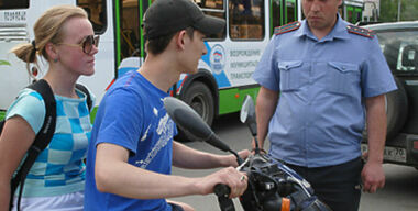 Мопедам пригрозили правами