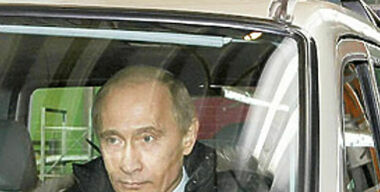 Путин продаст авто Берлускони