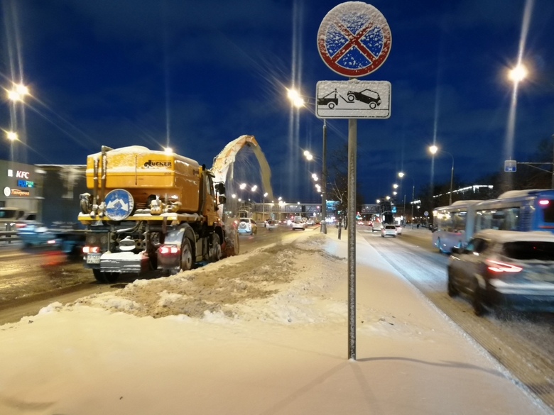 Справляются ли власти мегаполисов России с сильными снегопадами?