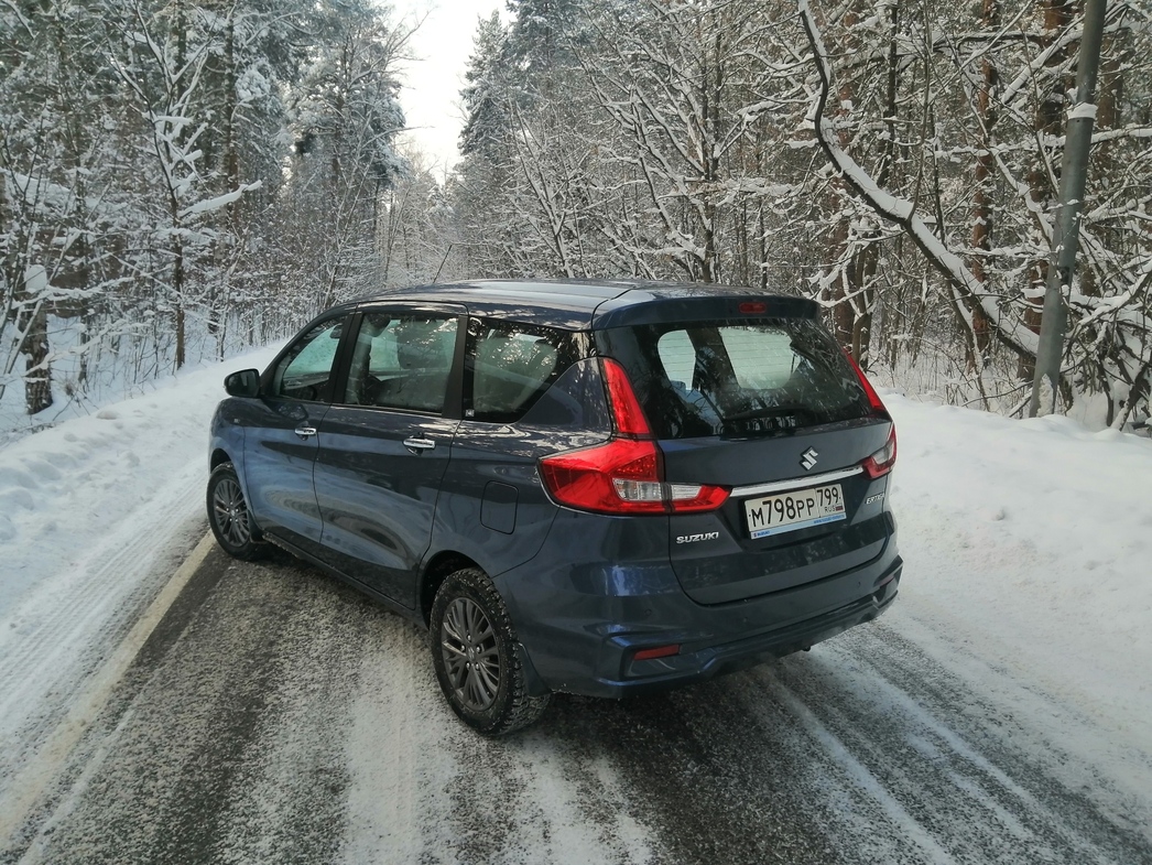«Подгон» по-братски: тест-драйв «бюджетной» Suzuki Ertiga