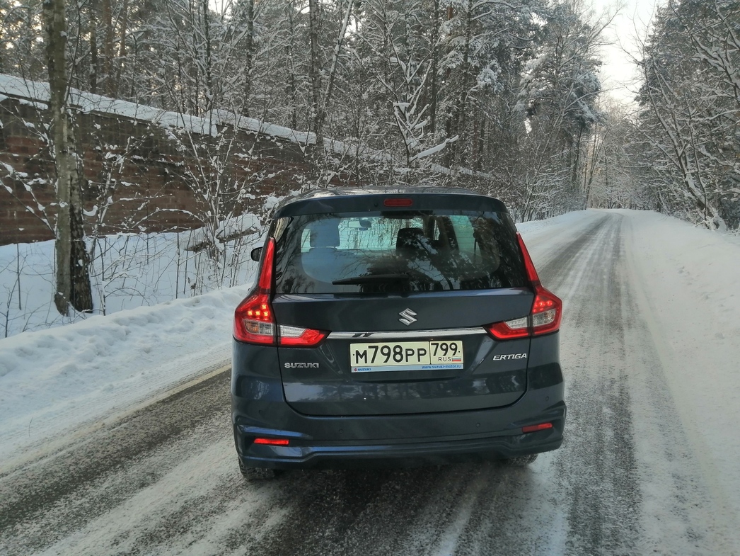 «Подгон» по-братски: тест-драйв «бюджетной» Suzuki Ertiga