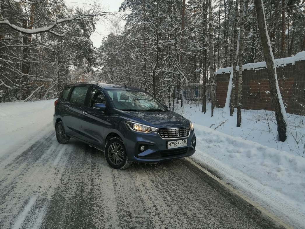 «Подгон» по-братски: тест-драйв «бюджетной» Suzuki Ertiga
