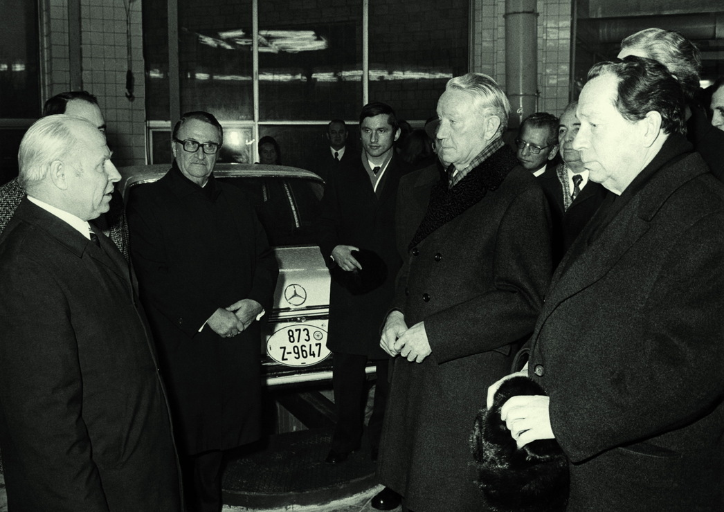 Торжественное открытие сервисной станции №7 для иномарок. Ноябрь 1975 года.