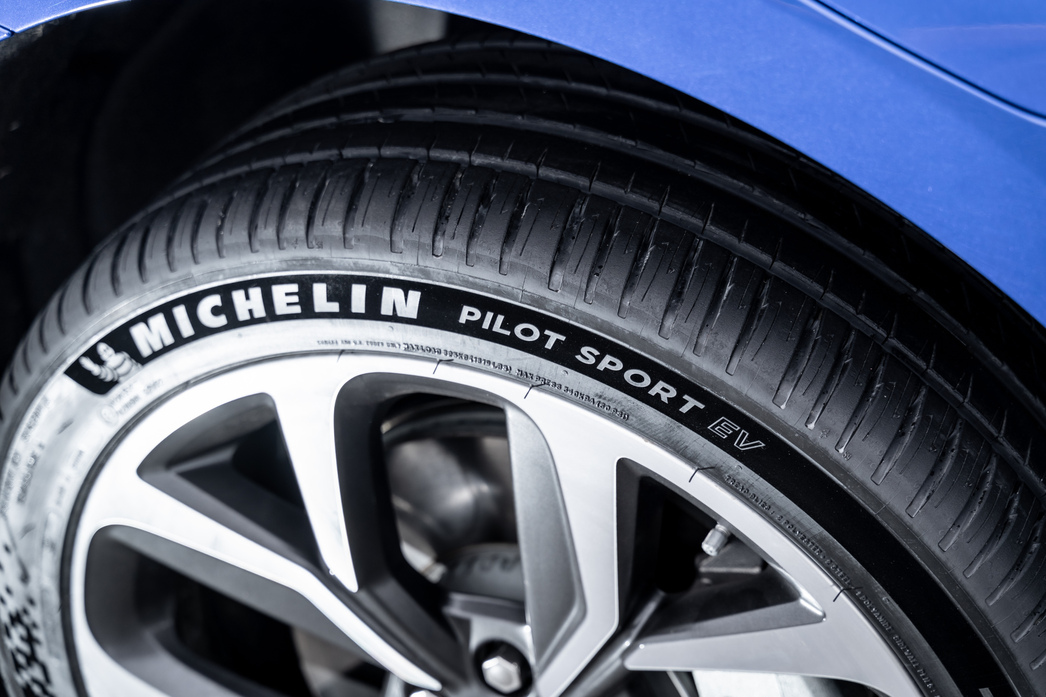 Тест драйв летних шин. Michelin Pilot Sport 5. Michelin Pilot Sport 5 Tyres. Michelin Pilot Sport 5 Side. Колеса Мишлен пилот спорт.