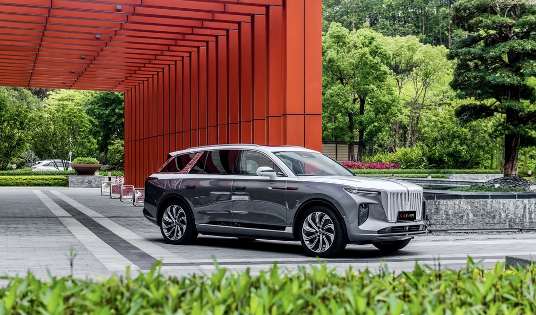 Hongqi E-HS9.