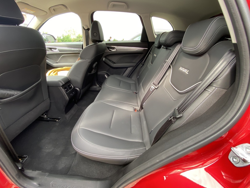 На заднем диване не будет тесно.