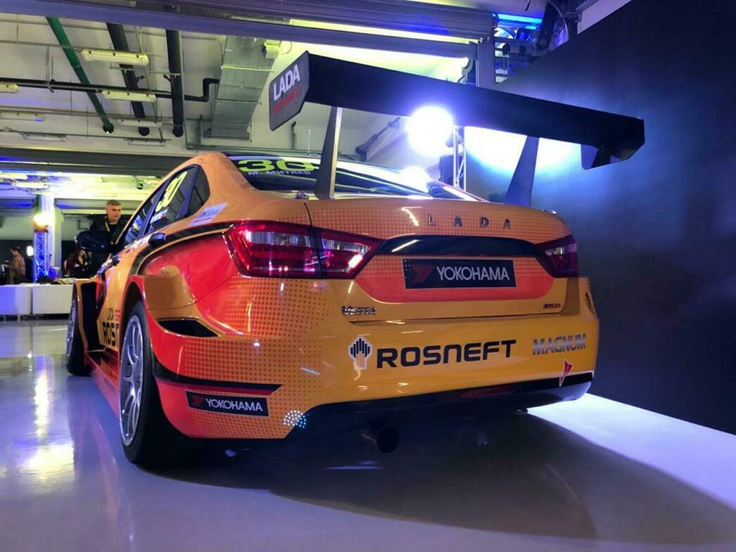 Двигатель этого болида развивает свыше 300 л.с.