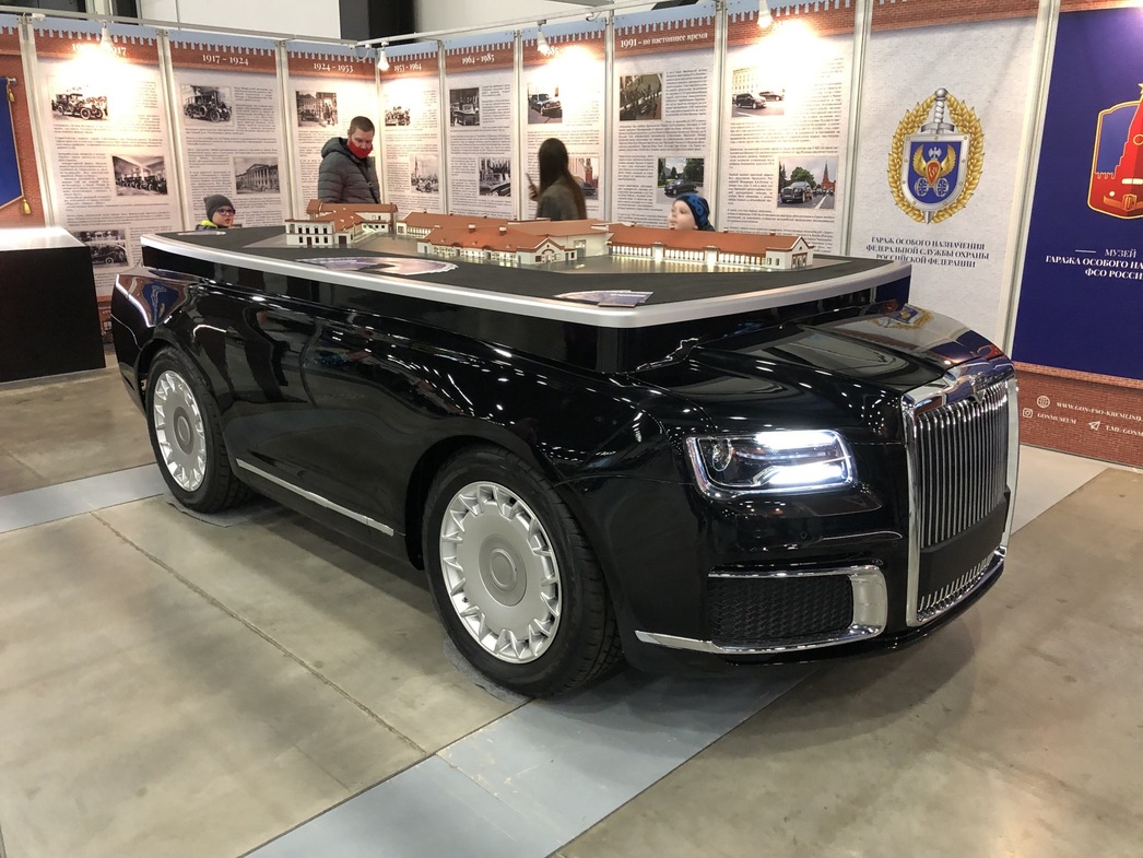 Tабуретка, сделанная из правительственного лимузина Aurus/