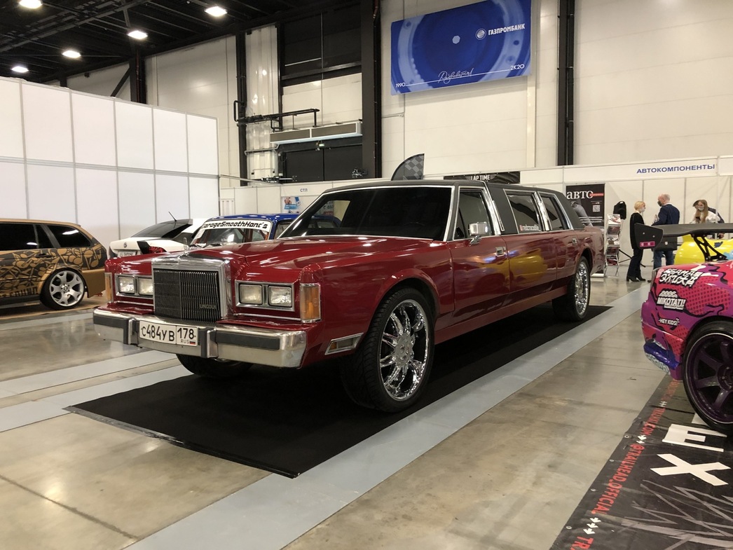 Lincoln Town Car Limousine 1985
