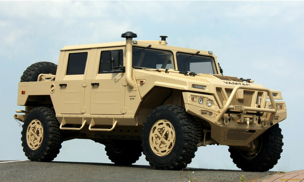 VAMTAC (Vehículo de Alta Movilidad Táctico).