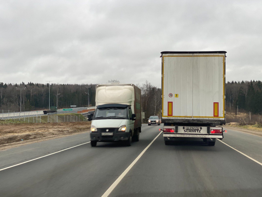 Чайник: А-107 от Ярославского шоссе до Щелковского больно бьет по подвеске машины, а значит и средней скорости. Впрочем, как и плотный встречный поток...