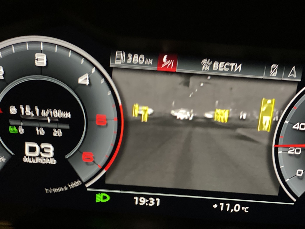 Система ночного видения спасет водителя, когда на дороге не будет ни одного фонаря: четко видит пешеходов и препятствия.