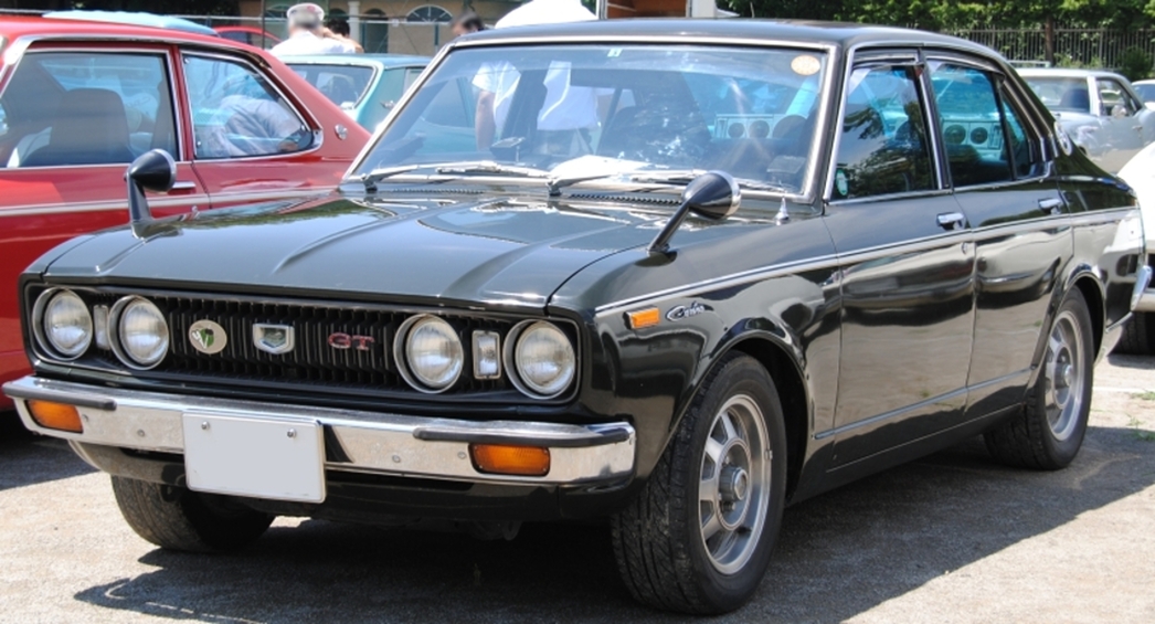 На фото Toyota Carina 1600GT первого поколения (1970-1977)