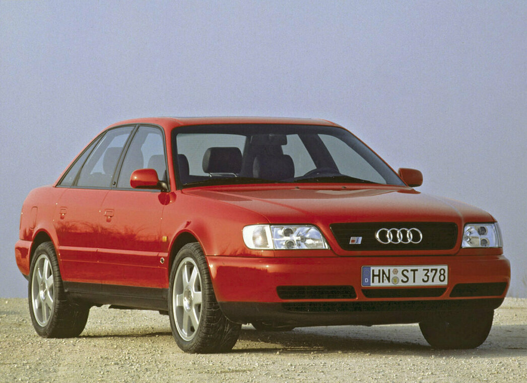 На фото Audi S6 1995 модельного года