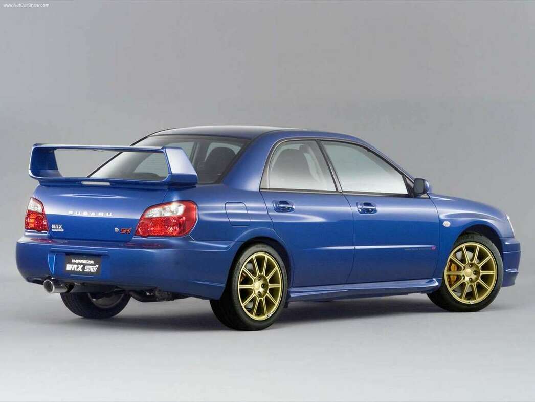 На фото Subaru Impreza WRX STI 2004 модельного года