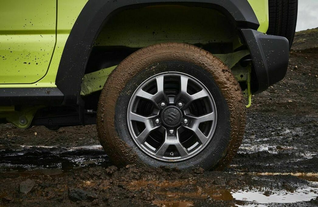 На фото Suzuki Jimny 2019 модельного года