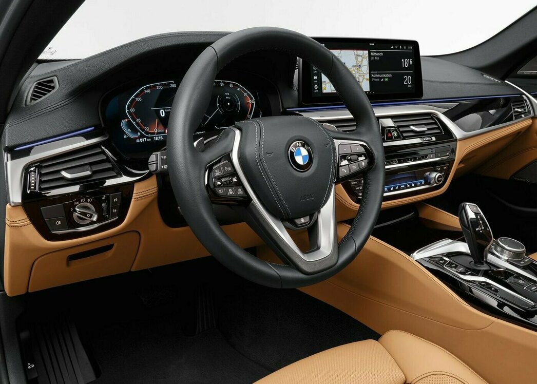 На фото BMW 5-серии 2021 модельного года