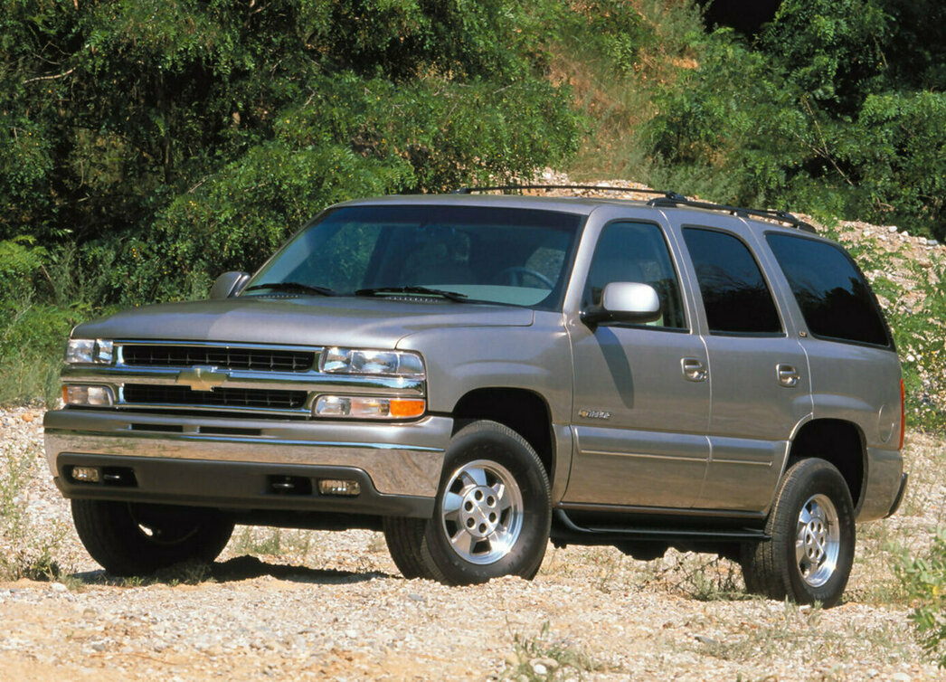 На фото Chevrolet Tahoe 2002 модельного года