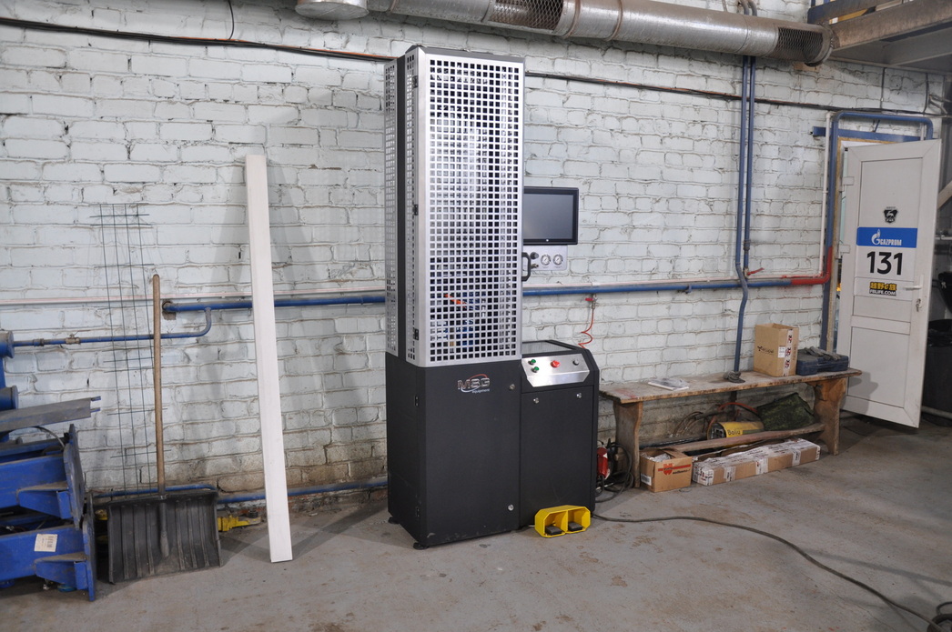 Новейшее приобретение коллектива - стенд для проверки и настройки амортизаторов. Тестирование тут можно проводить на разных скоростях.