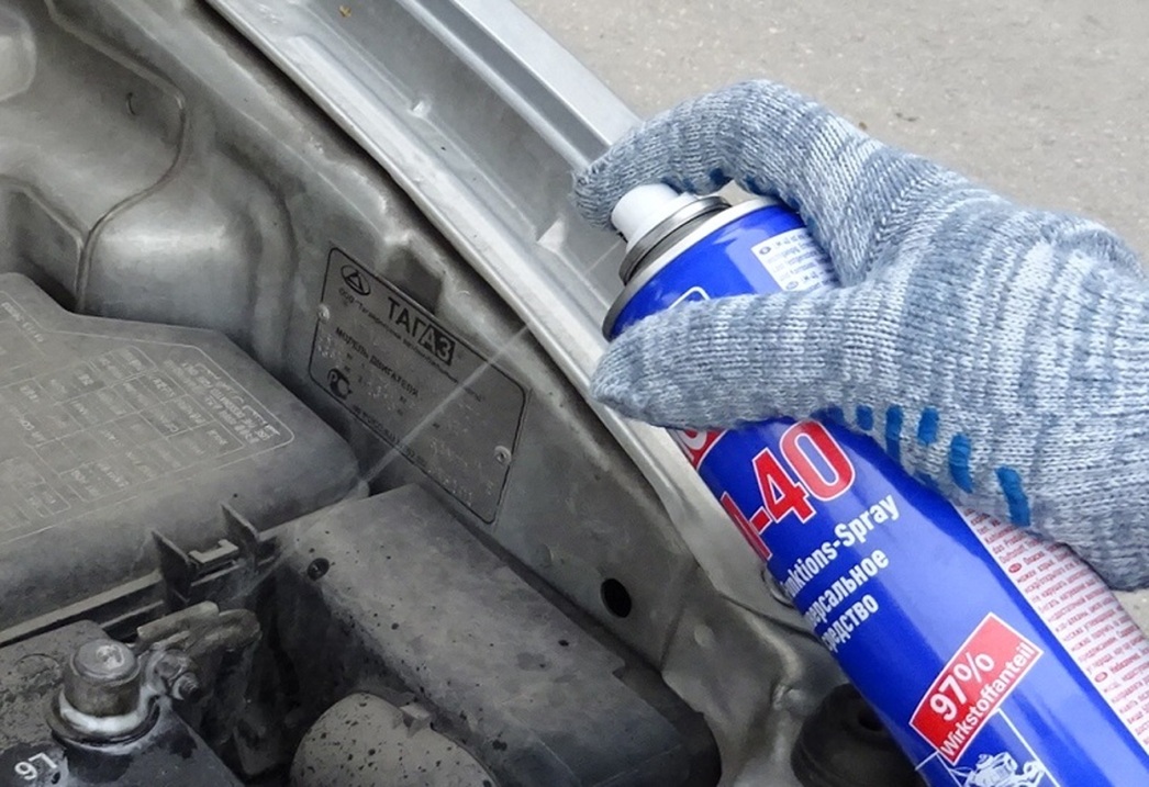 Экспресс-чистку клемм и наконечников проводов лучше всего проводить с помощью специальных аэрозолей.