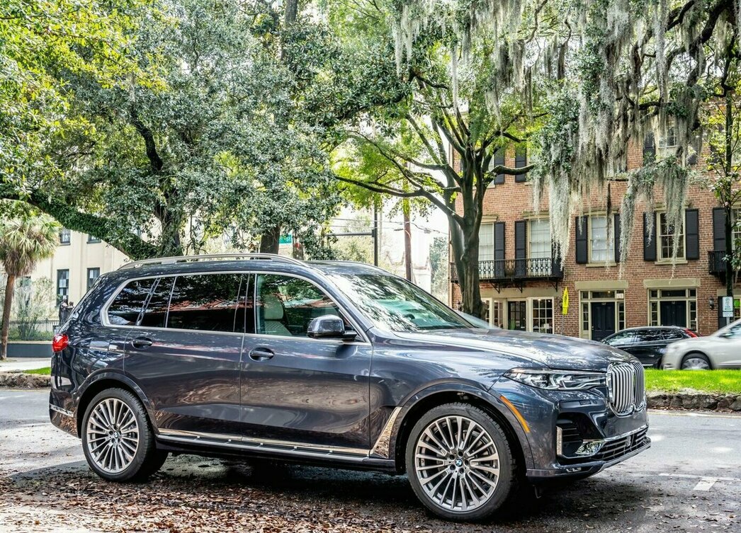 На фото BMW X7