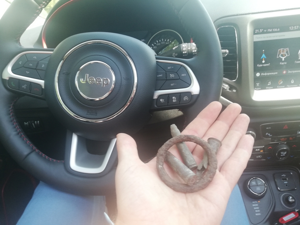 Земля на территории Брестской крепости в буквальном смысле слова усеяна гильзами и ржавыми патронами.