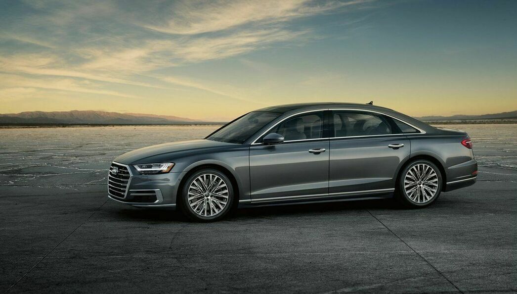 На фото Audi A8 Long