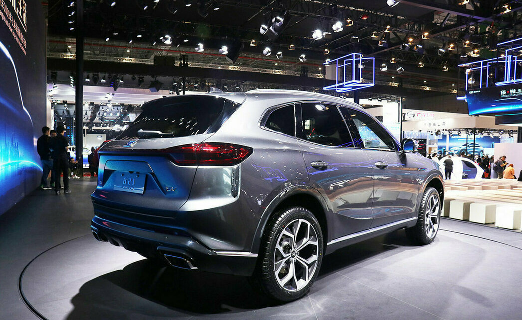 На фото Zotye B21