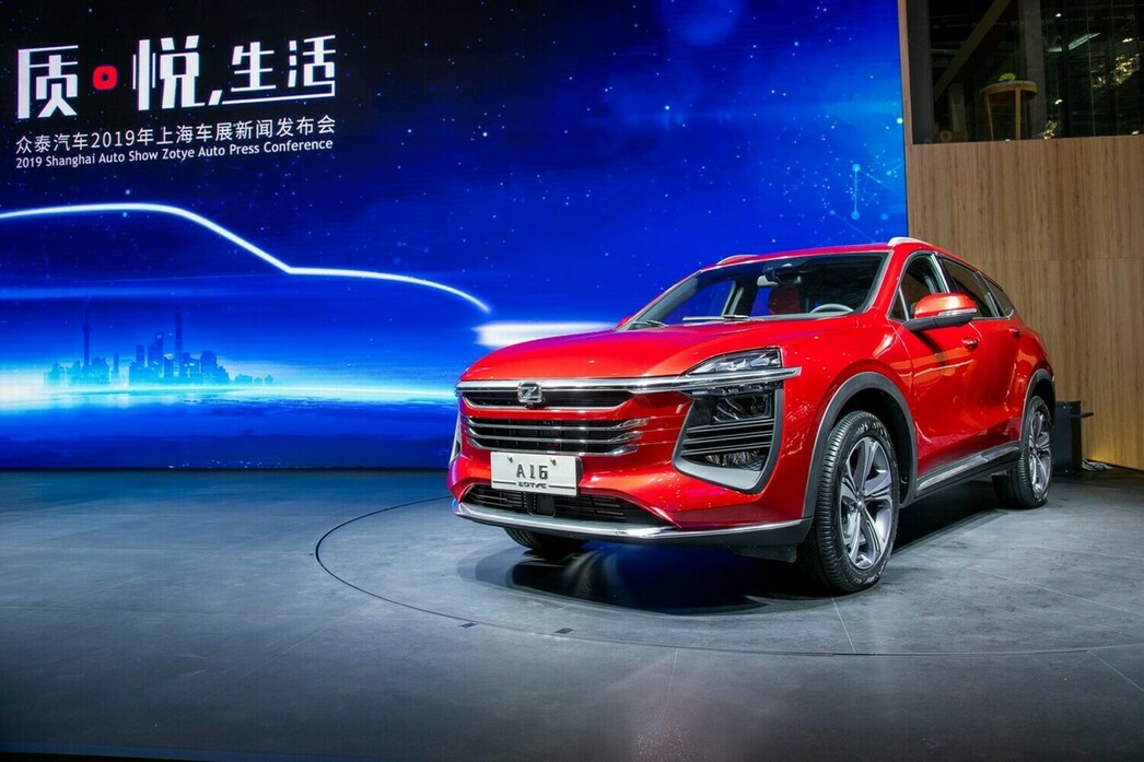 На фото Zotye TS5