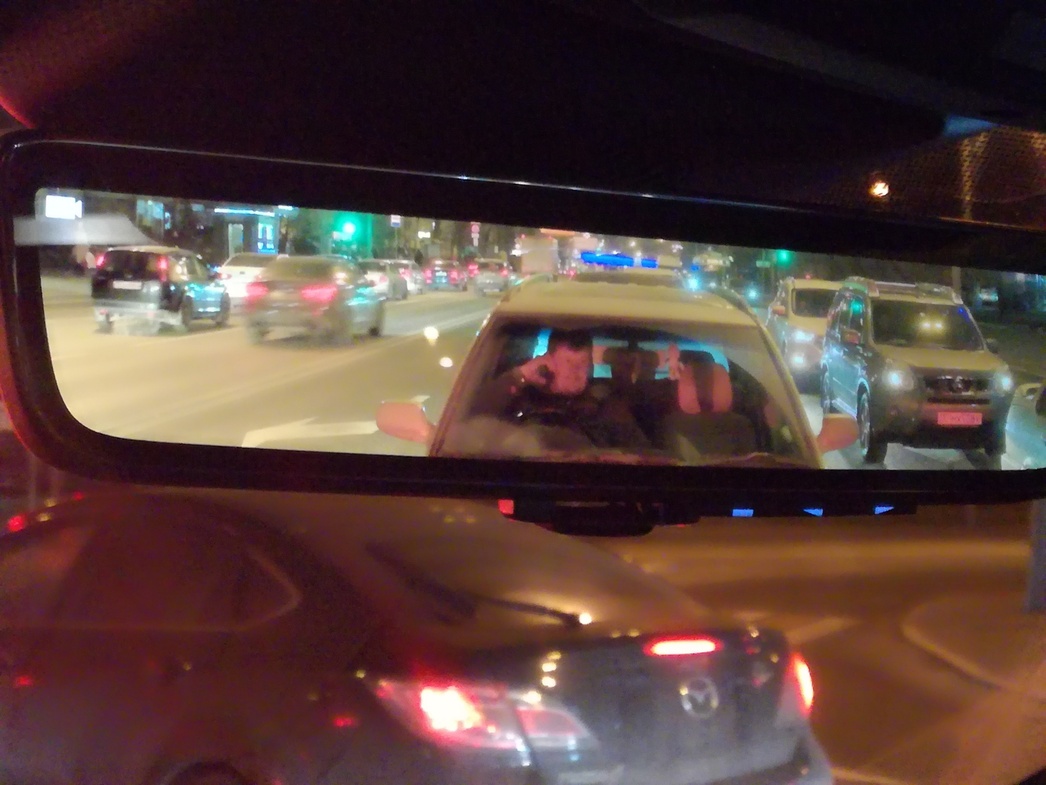 ... и в режиме монитора камеры заднего вида. Почувствуйте разницу!