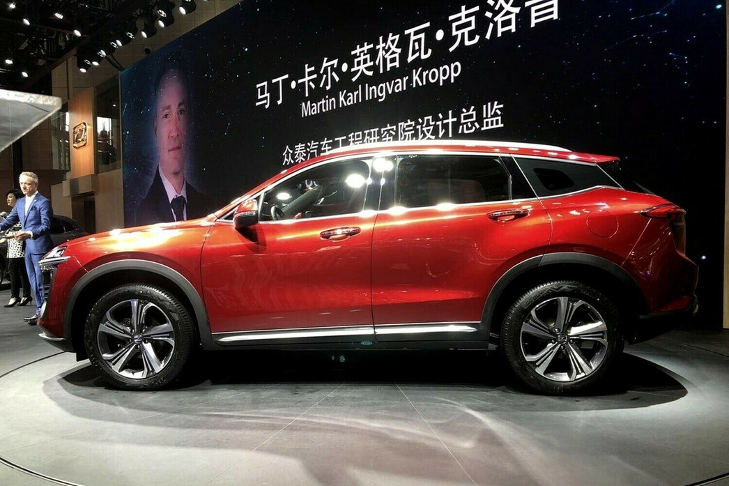На фото Zotye TS5