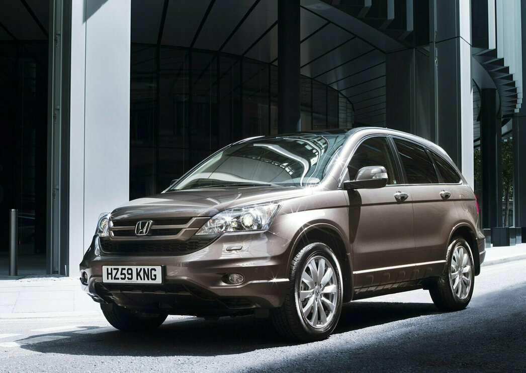 На фото Honda CR-V 2010 года