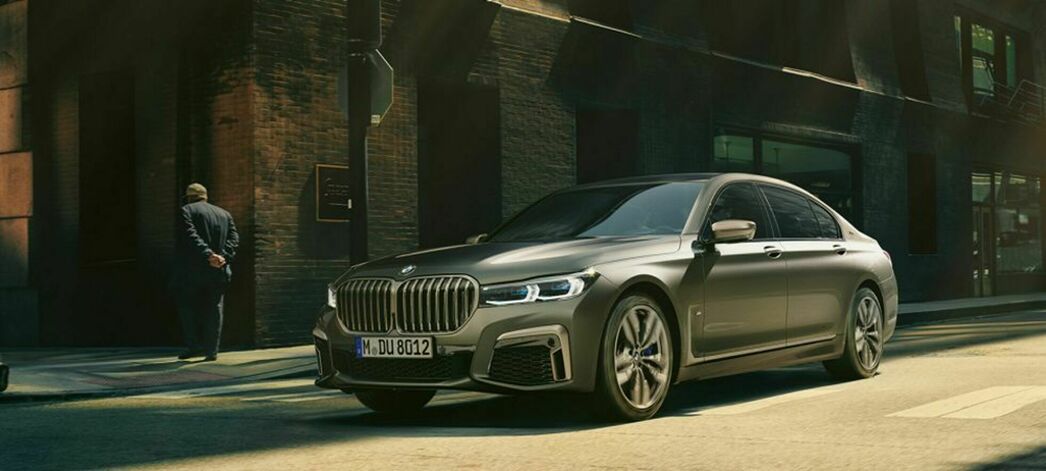 На фото BMW 7-й серии