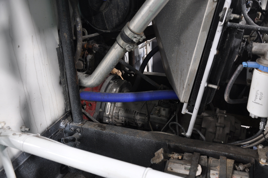 Двигатель стоит в пределах колесной базы