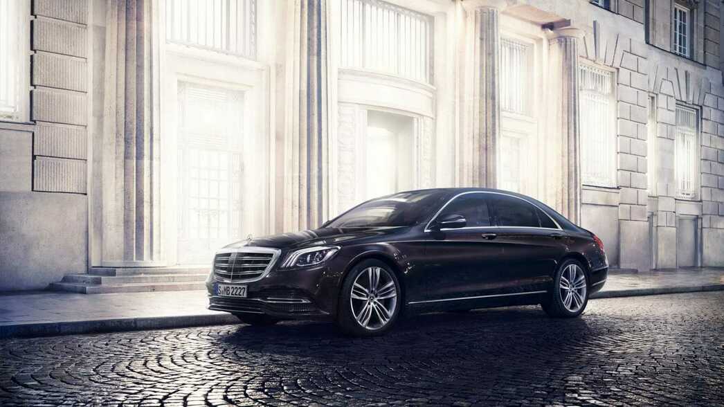 На фото Mercedes-Benz S-Klasse