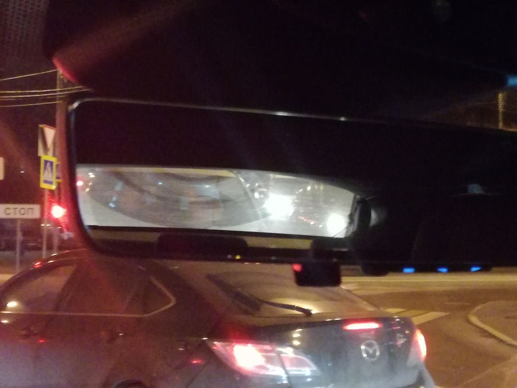 Зеркало заднего вида в обычном режиме...