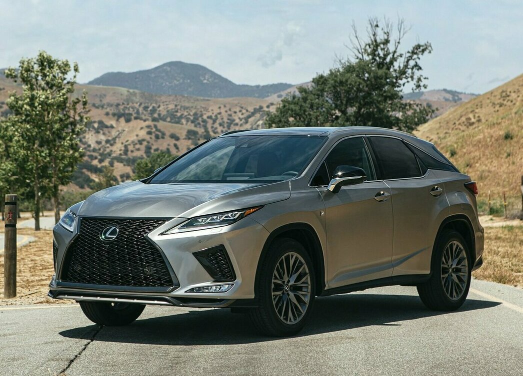 На фото Lexus RX 2020 модельного года