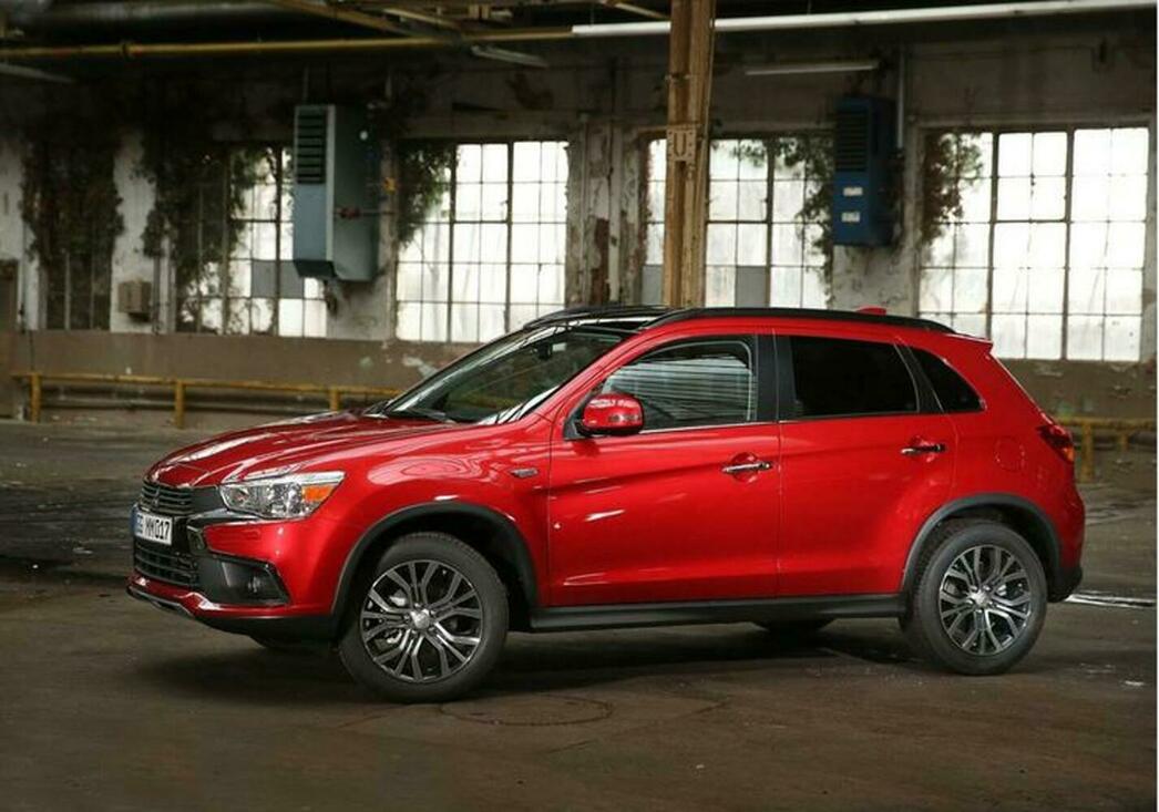 Mitsubishi ASX — приверженец нового японского стиля: машина стала тише и комфортнее предшественника.