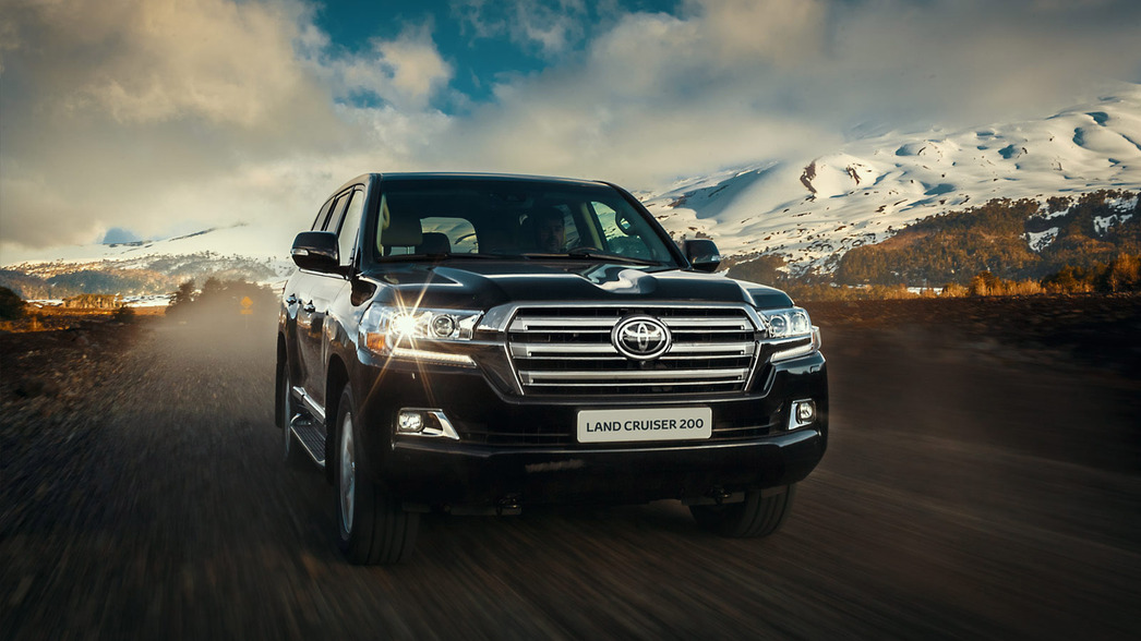 На фото Toyota Land Cruiser 200