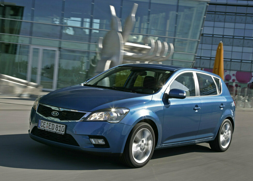 На фото KIA cee'd 2010 модельного года