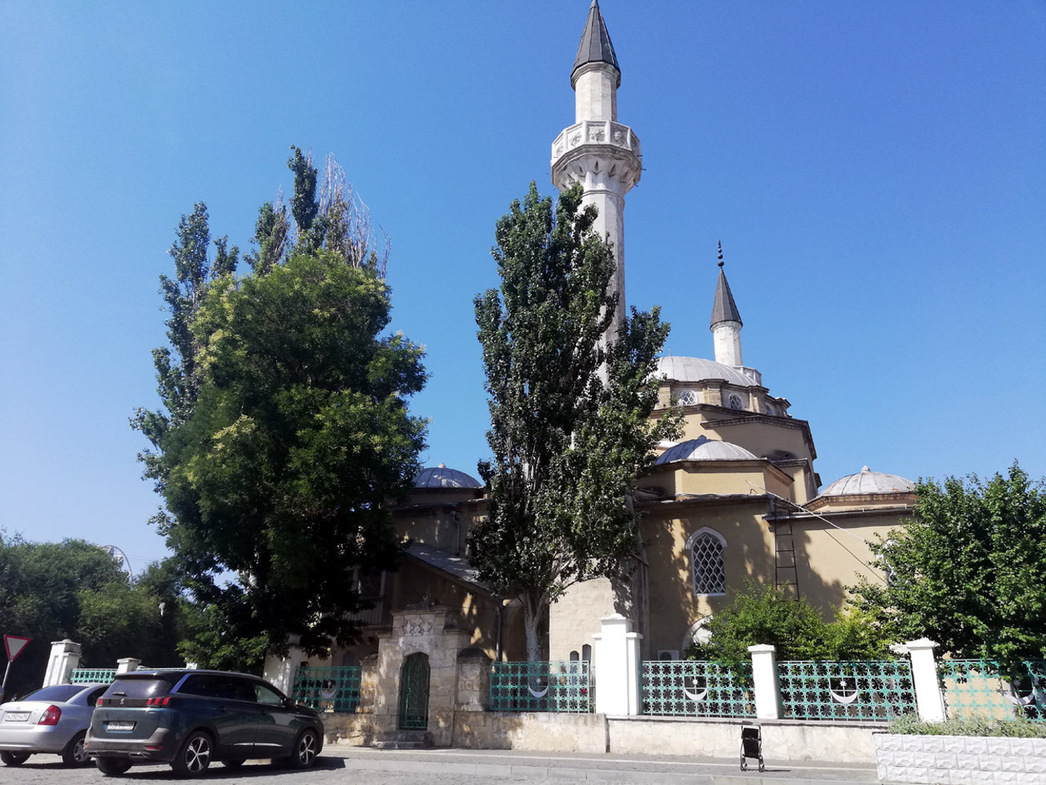 Простому туристу в мечеть будет попасть ой как непросто. Строгий дресскод пройдет далеко не каждый отдыхающий.