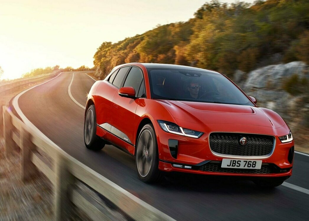 На фото Jaguar I-Pace 2019