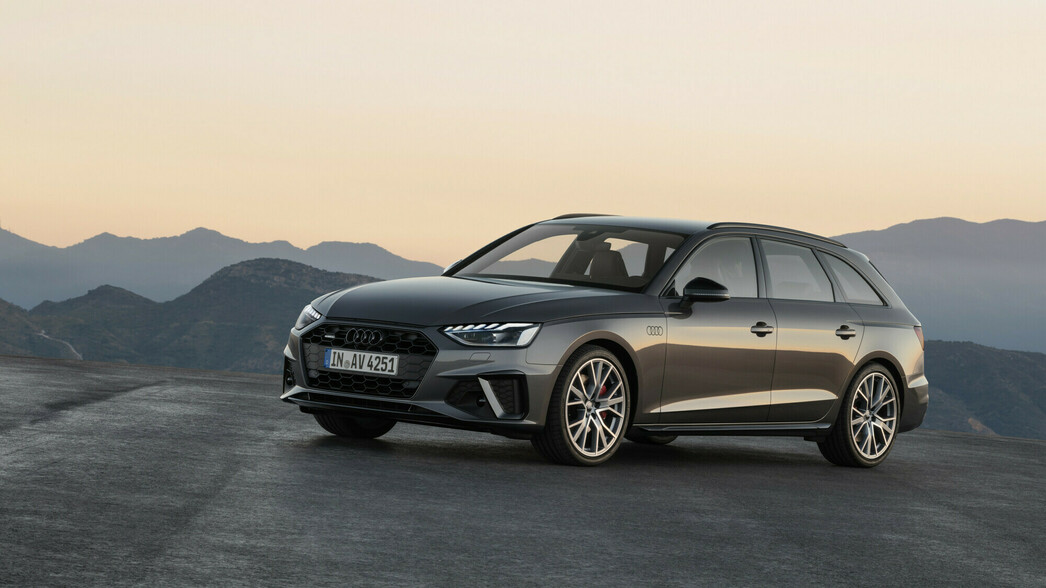 На фото Audi A4 Avant 2020 модельного года