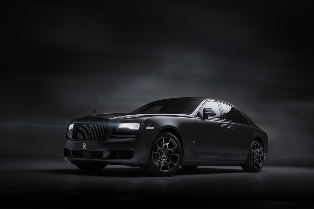 На фото Rolls-Royce Ghost Black Badge