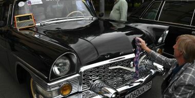 В России продают гибрид «Чайки» и Lexus LX за 75 млн. рублей