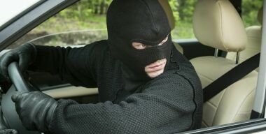 Стало известно, автомобили каких цветов чаще всего угоняли в 2023 году