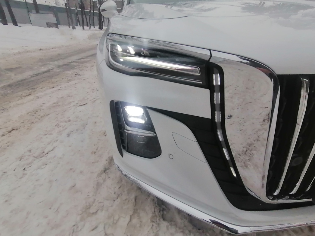 «Волга» 2.0: тест-драйв седана Hongqi H5