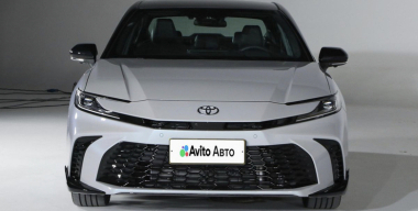 Как и обещали: в Россию привезли новую Toyota Camry