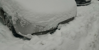 Пять глупых, но распространенных ошибок при очистке машины после сильного снегопада