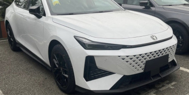 Обновленный лифтбэк Changan Uni-V поступил в шоу-румы дилеров